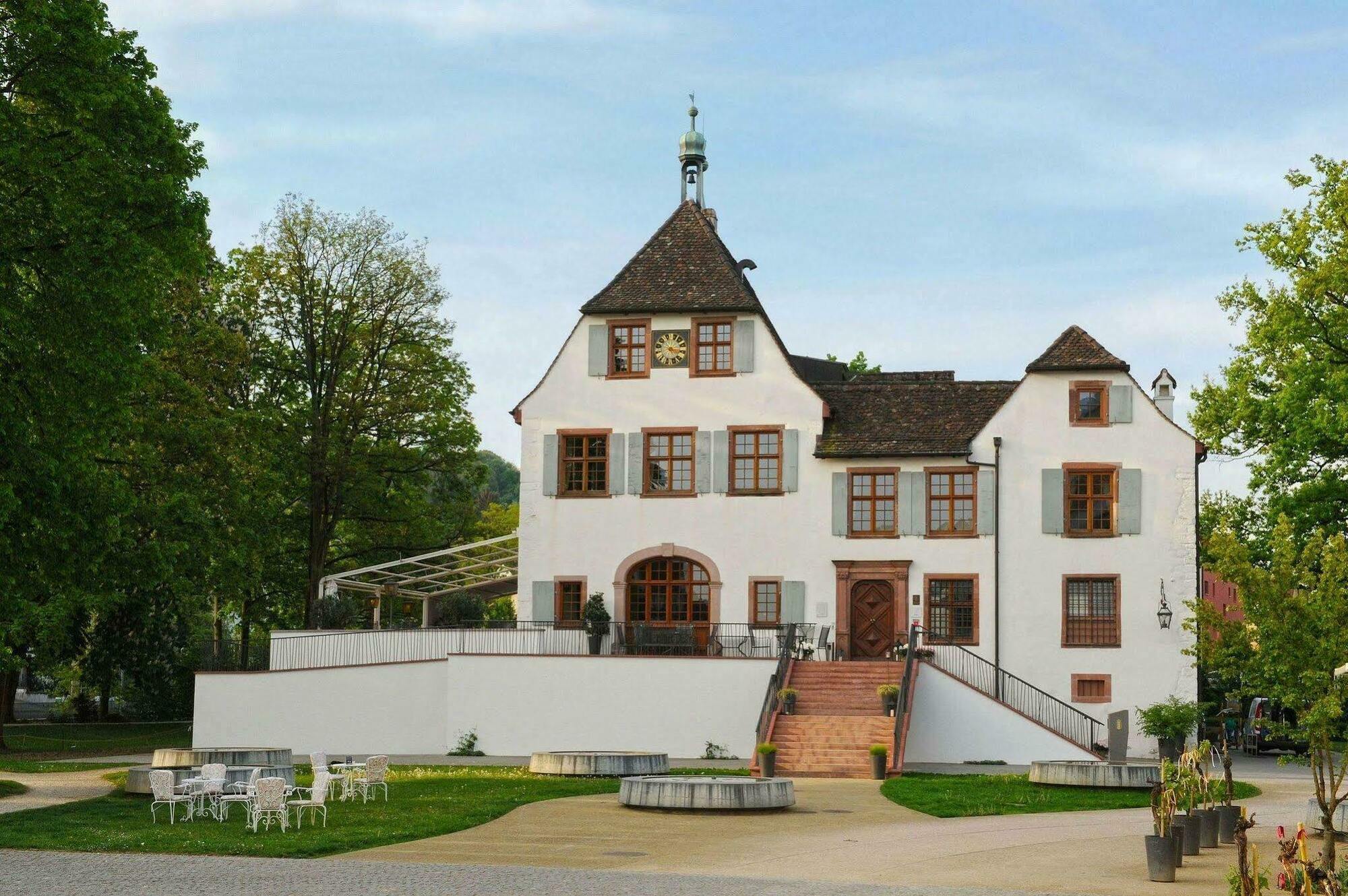 Im Schlosspark 3*